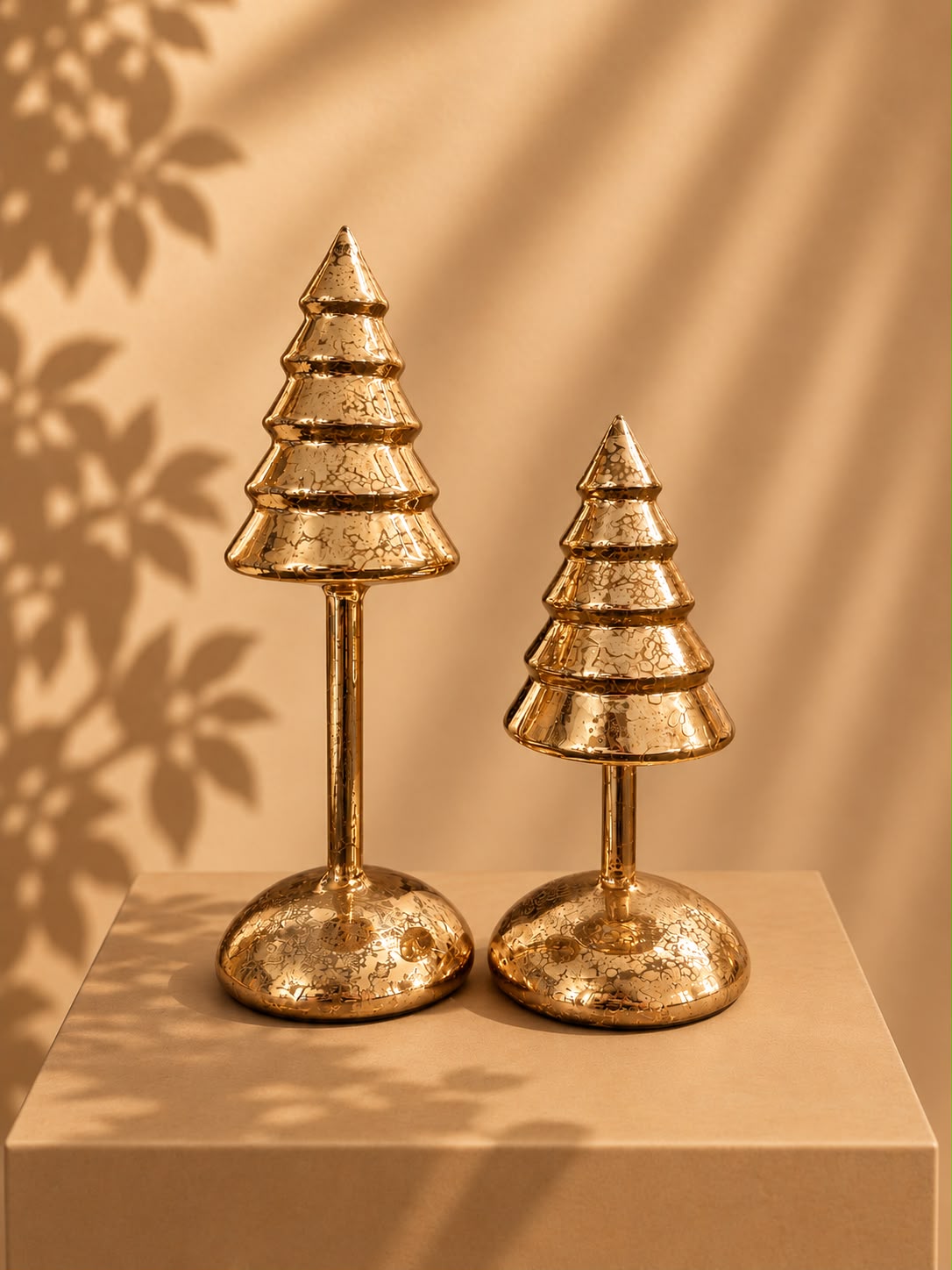 Quatro F. Verlichtte Dennenboompjes goud, 2 formaten
